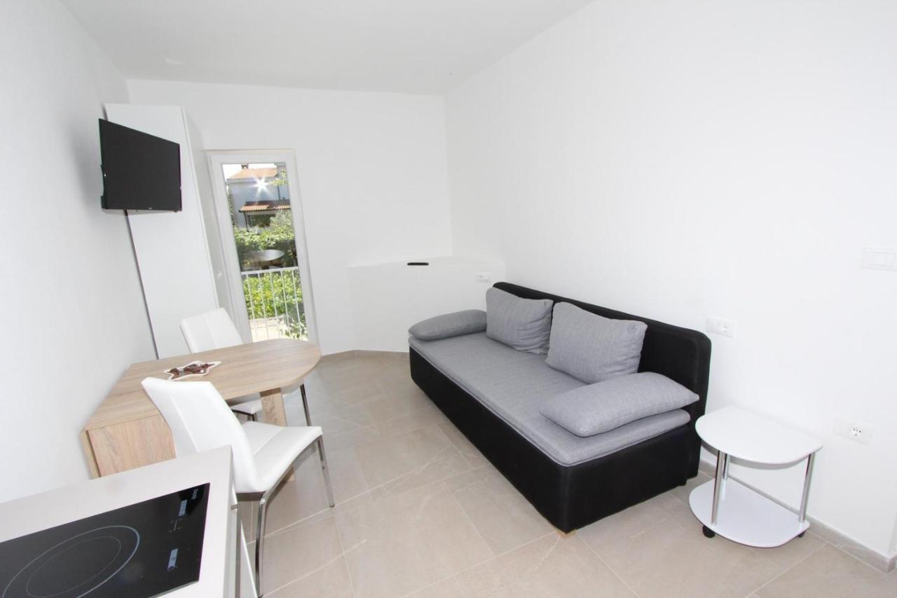Mihaela Apartment