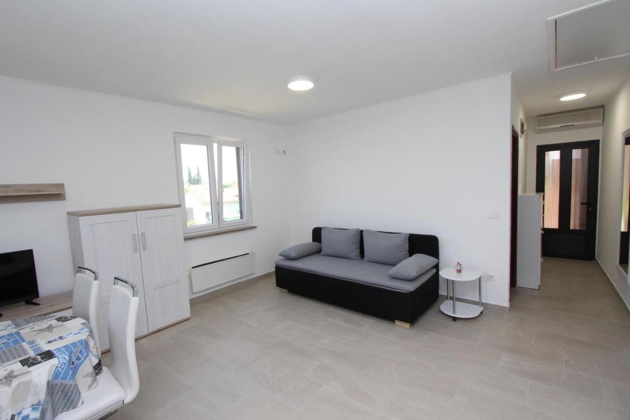 Apartment Mihaela *
