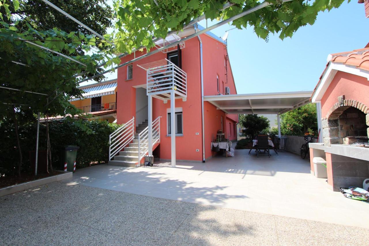 Apartment Mihaela *